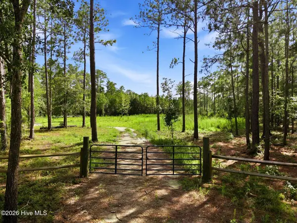 1345 Gilbert Road Se, Bolivia, NC 28422