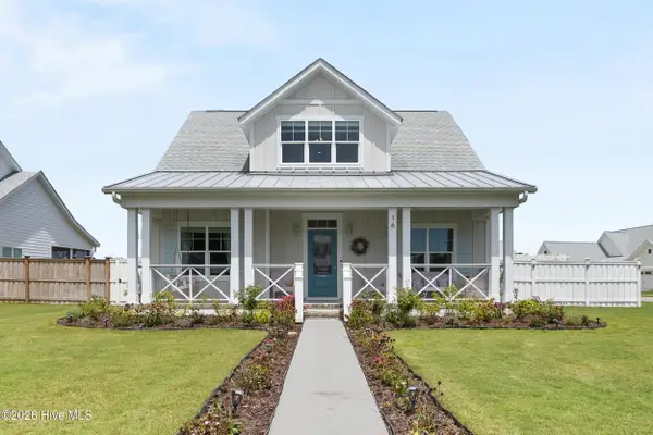 16 W Singing Avenue, Hampstead, NC 28443