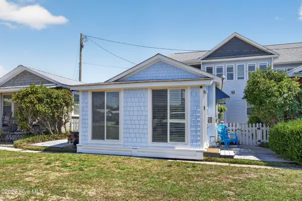617 S 3rd Avenue, Kure Beach, NC 28449