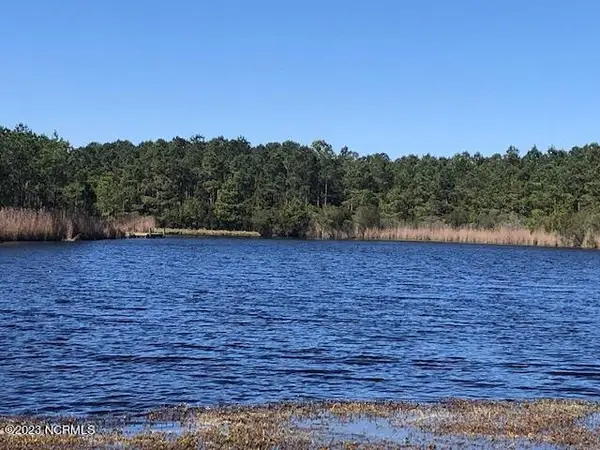 123 E Dowry Creek E, Belhaven, NC 27810