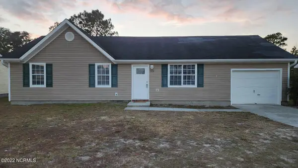208 S Ginger Drive, Hubert, NC 28539