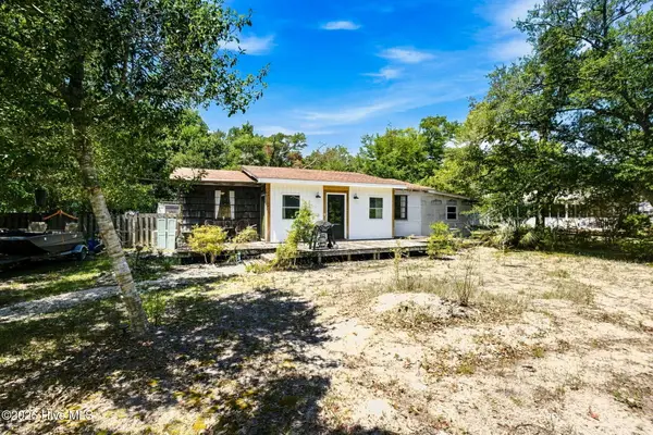 139 NE 17th Street, Oak Island, NC 28465