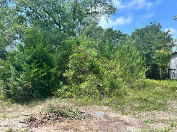 105 SE 8th Street, Oak Island, NC 28465