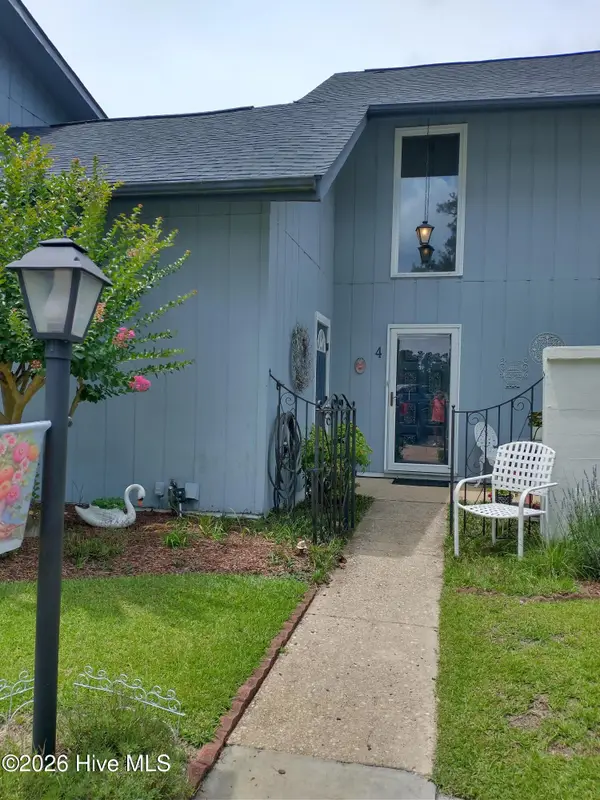 4 Foxhill Circle, Foxfire Village, NC 27281