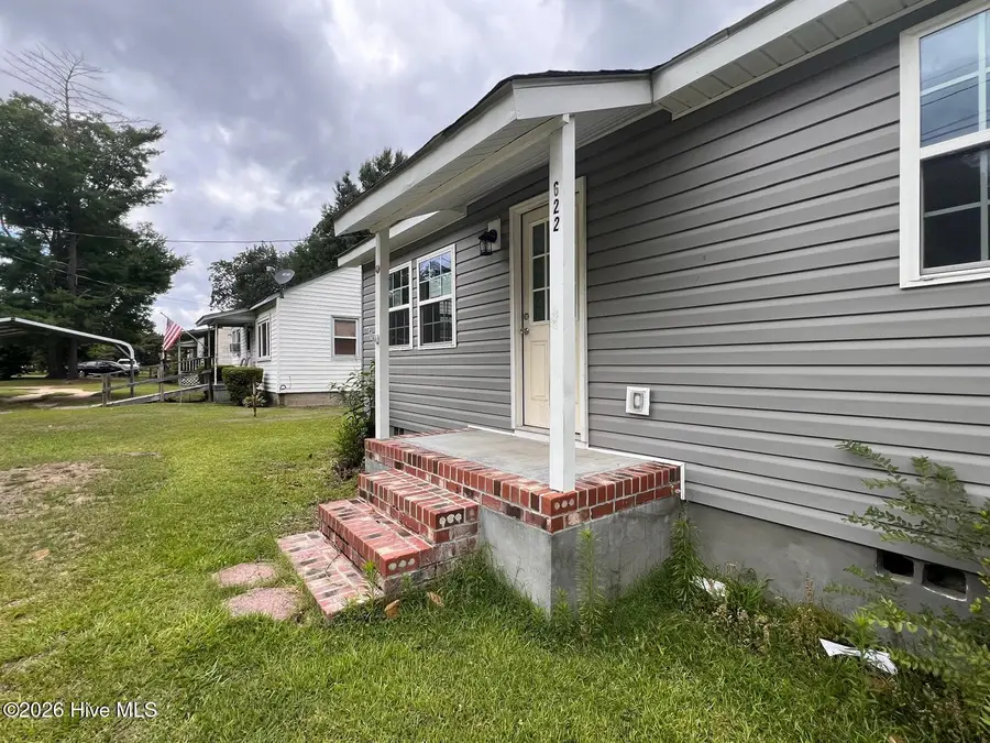 622 E Vance Street, Laurinburg, NC 28352 - #2