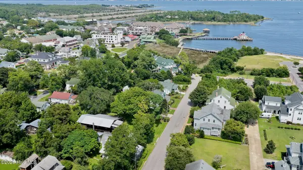 330 Fernando Street, Manteo, NC 27954