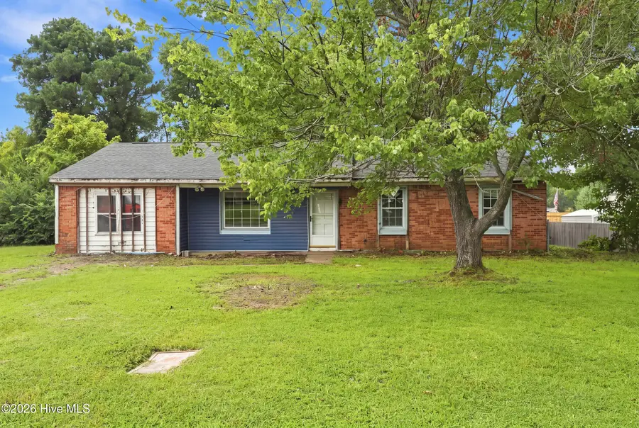 102 Royal Drive, Jacksonville, NC 28546 - #2