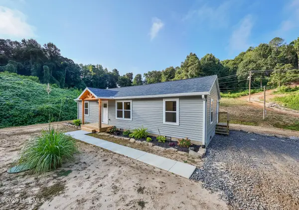 27 Betty Sue Deyton Road, Robbinsville, NC 28771