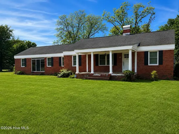 902 Park Avenue, Fairmont, NC 28340