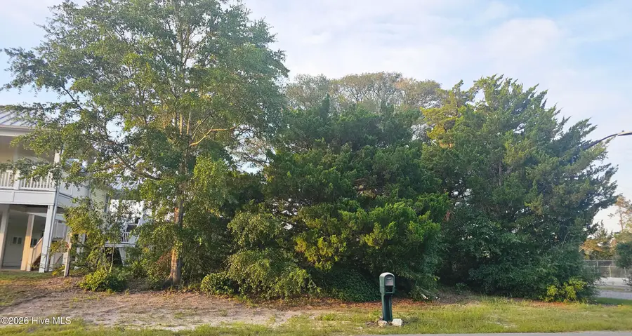 408 E Yacht Drive, Oak Island, NC 28465 - #2