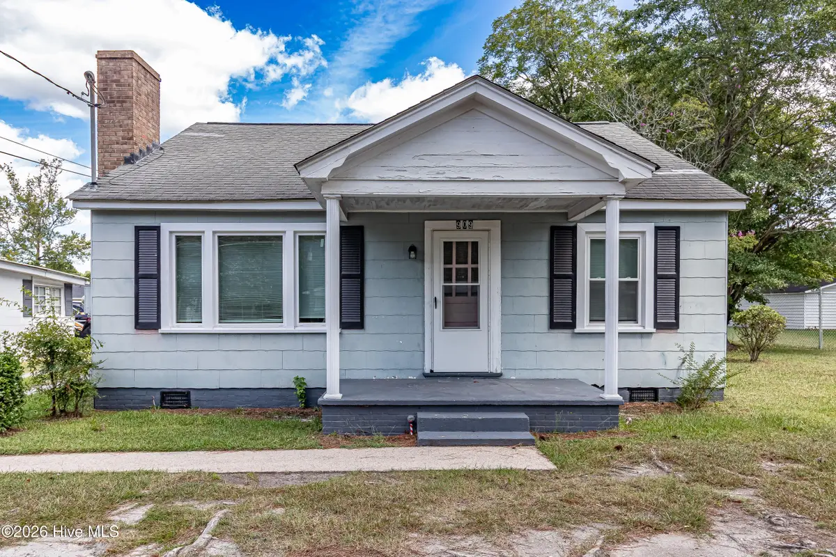 909 E 4th Street, Goldsboro, NC 27534 - #1