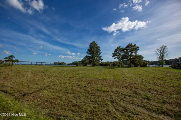 8048 Treasure Drive, Oriental, NC 28571
