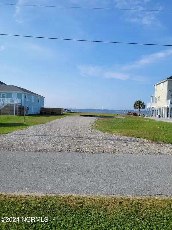 147 Salty Shores Point Drive, Newport, NC 28570