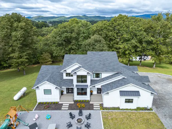 300 Sherwood Forest Drive, Hayesville, NC 28904