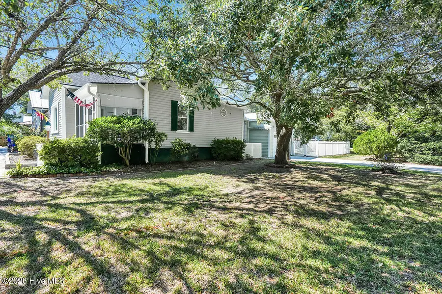 319 Clarendon Avenue, Southport, NC 28461 - #2