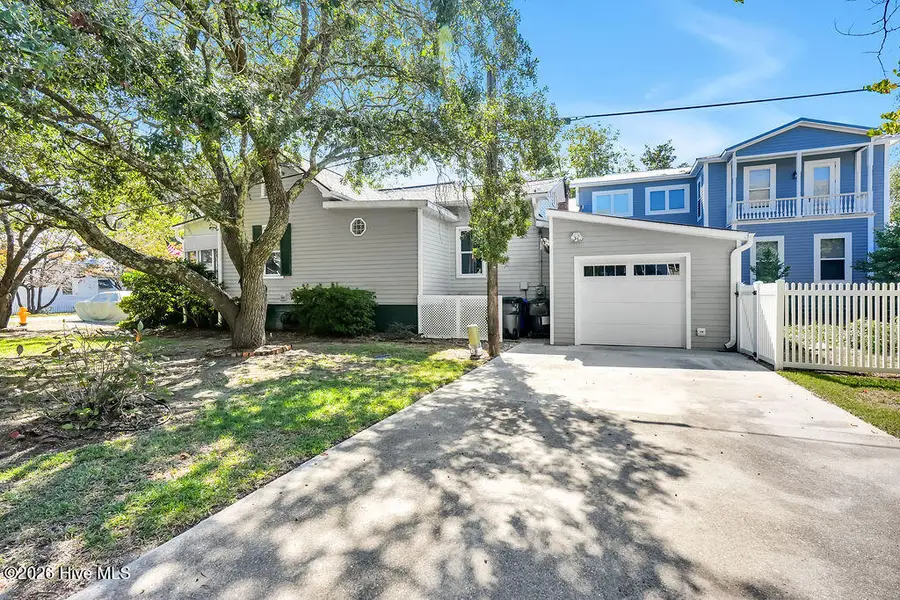 319 Clarendon Avenue, Southport, NC 28461 - #3
