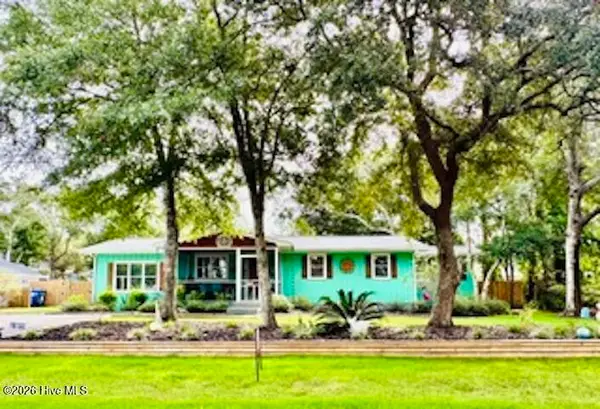 118 NE 19th Street, Oak Island, NC 28465