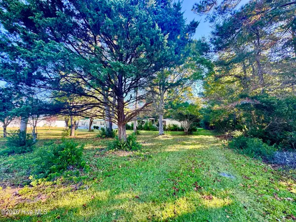 875 Harkers Island Road, Beaufort, NC 28516