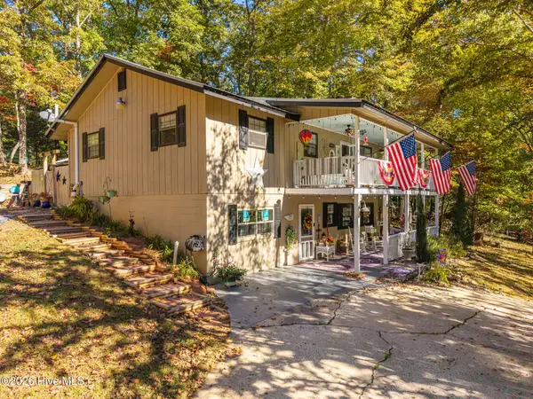 222 W Hills Drive, Murphy, NC 28906