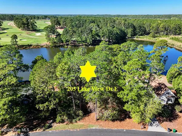 205 Lake View Drive E, Pinehurst, NC 28374