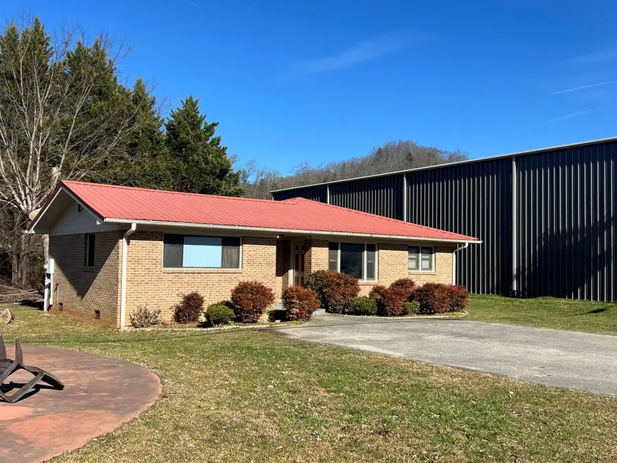 71 Laura Street, Robbinsville, NC 28771 - #2