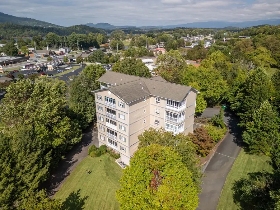 121 N River Street #3A, Hiawassee, GA 30546 - #3