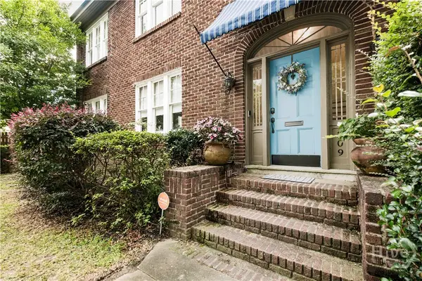 309 E 34th Street, Savannah, GA 31401