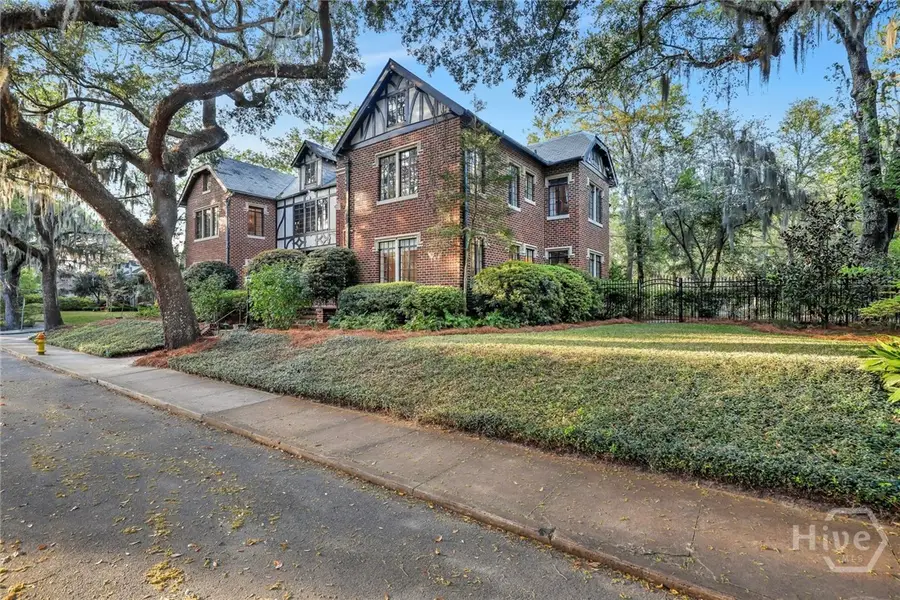 302 E 46th Street, Savannah, GA 31405 - #2
