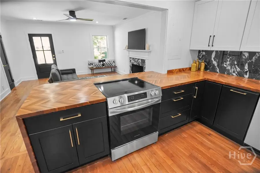407 E 58th Street, Savannah, GA 31405 - #3
