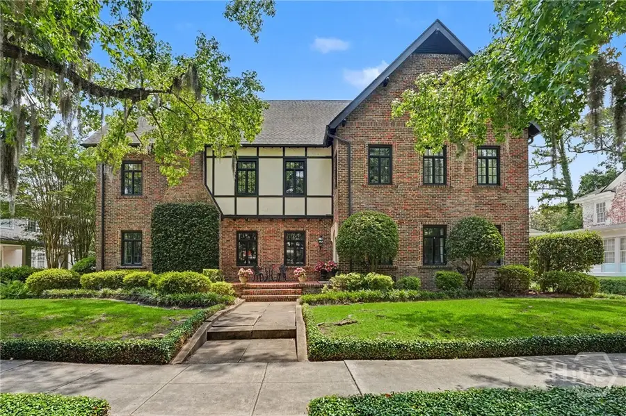 27 E 49th Street, Savannah, GA 31405 - #2