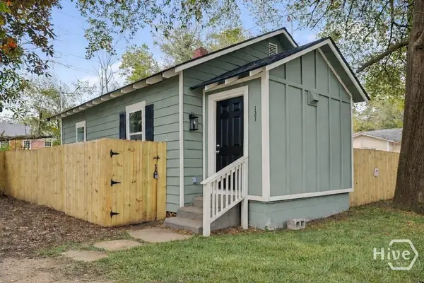 121 W 61st Street, Savannah, GA 31405