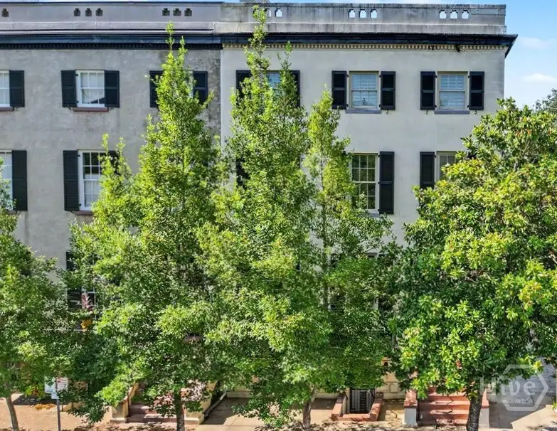 25 W Perry Street, Savannah, GA 31401 - #1