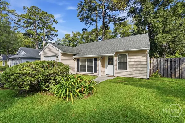 2 E White Hawthorne Drive, Savannah, GA 31419