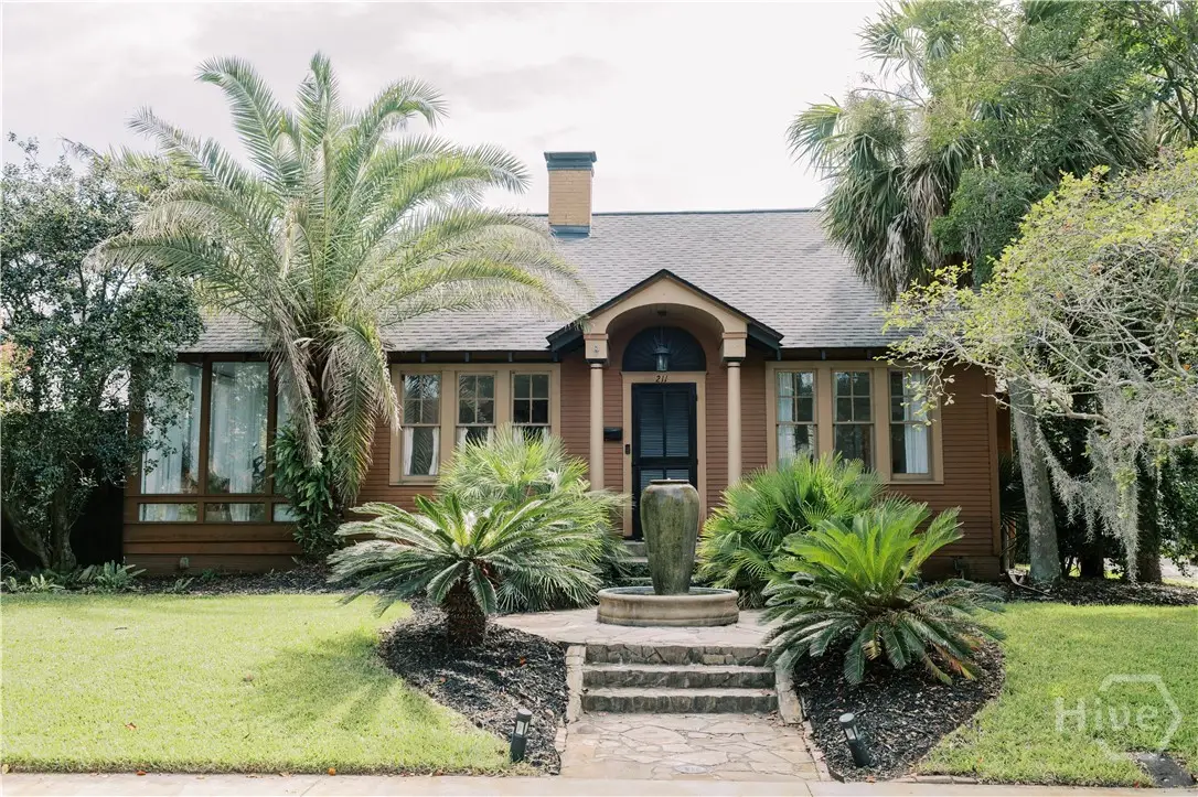 211 E 51st Street, Savannah, GA 31405 - #1