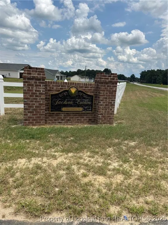 27 Chariot Circle, Lumber Bridge, NC 28357