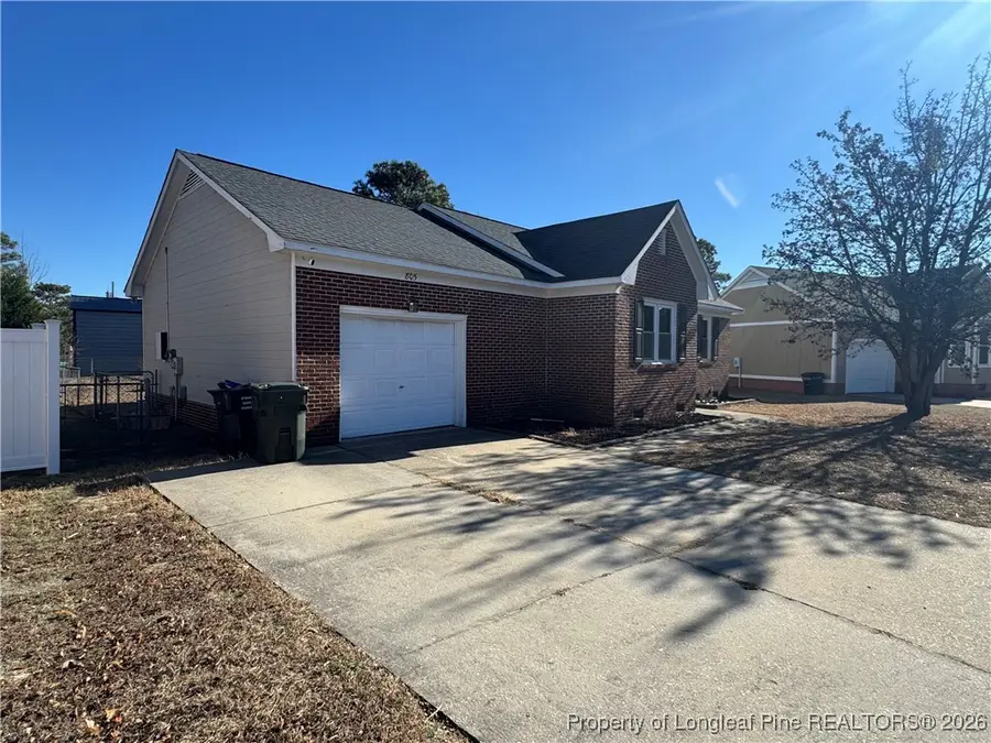 805 Windingwood Place, Hope Mills, NC 28348 - Image #3