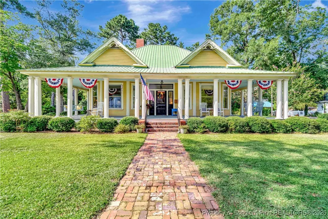 415 E 3rd Avenue, Red Springs, NC 28377 - #1