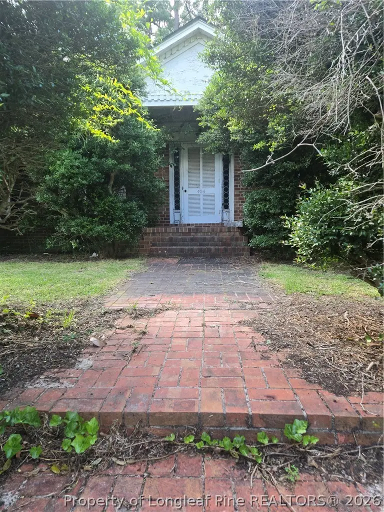 404 W Main Street, Clinton, NC 28328 - #3