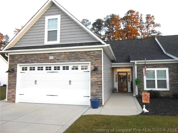 202 Oak Pointe Circle, Lumberton, NC 28358
