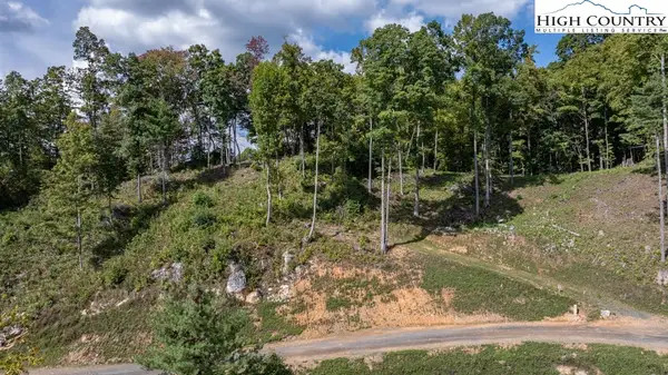 30 Summit View Parkway, Spruce Pine, NC 28777