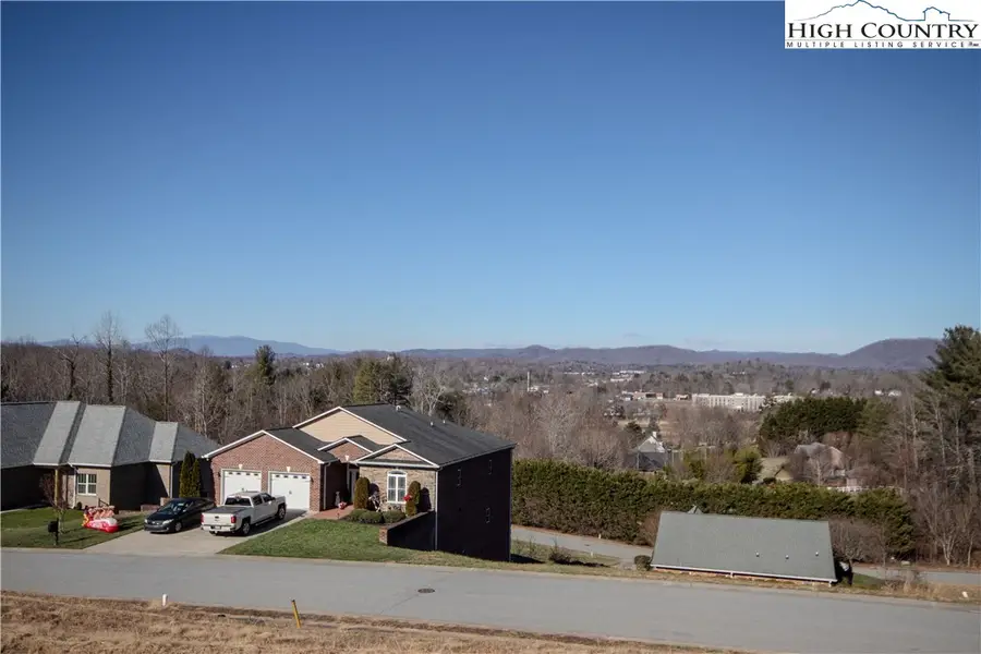 405 SE Whitmore Street, Lenoir, NC 28645 - Image #2