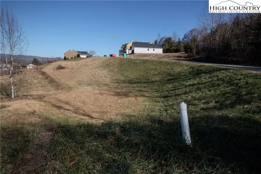 404 SE Huntington Woods Street, Lenoir, NC 28645 - Image #2