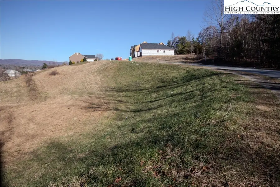 404 SE Huntington Woods Street, Lenoir, NC 28645 - Image #3