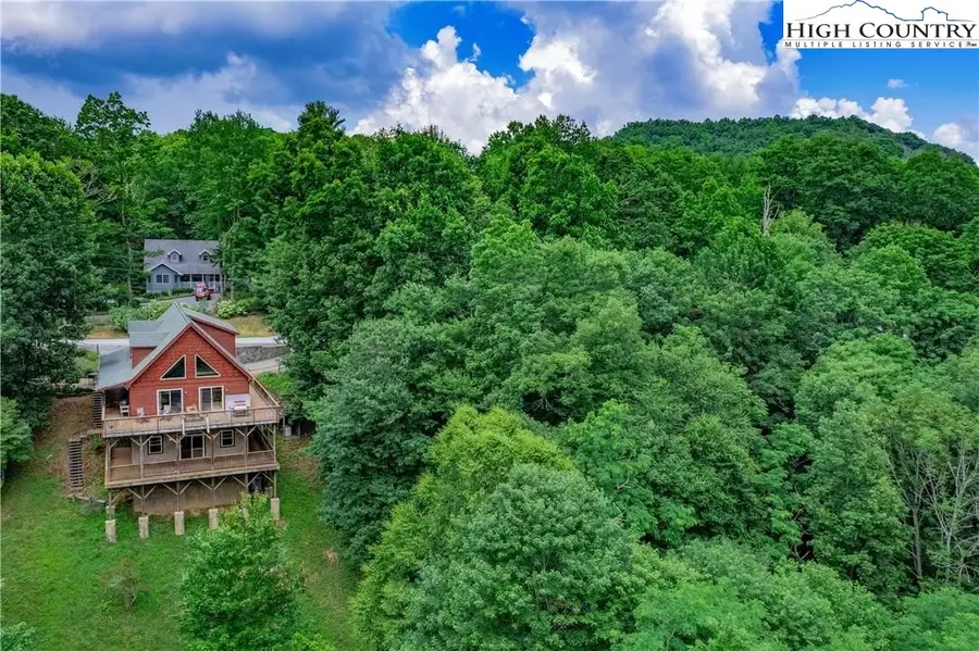 914 Balsam Drive, Newland, NC 28657 - Image #2