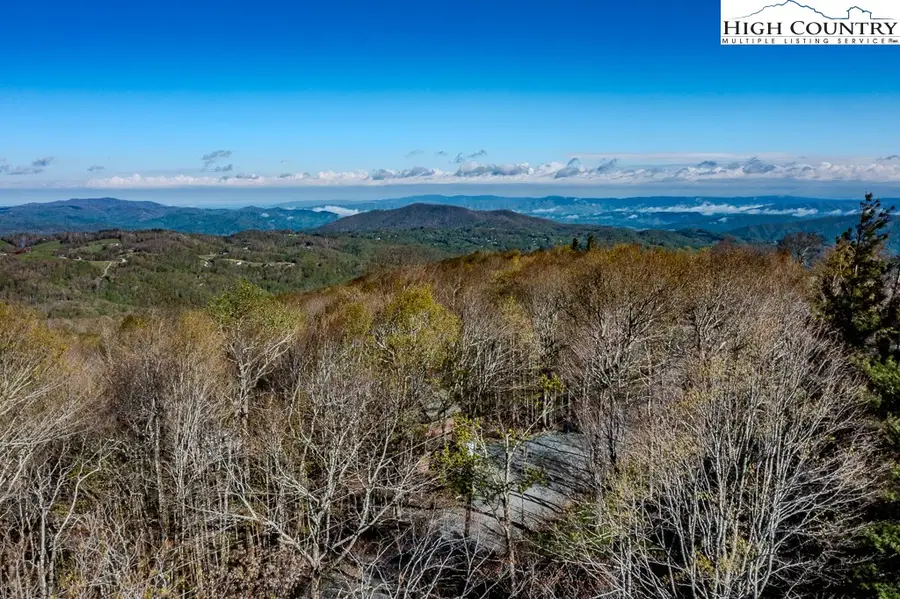 112 N Pinnacle Ridge Road, Beech Mountain, NC 28604 - Image #3