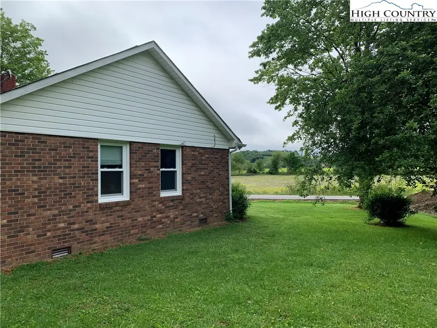 10697 Nc Highway 88 E, Laurel Springs, NC 28644 - Image #3