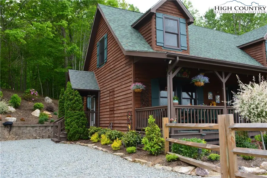 394 Hummingbird Lane, Elk Park, NC 28622 - Image #2