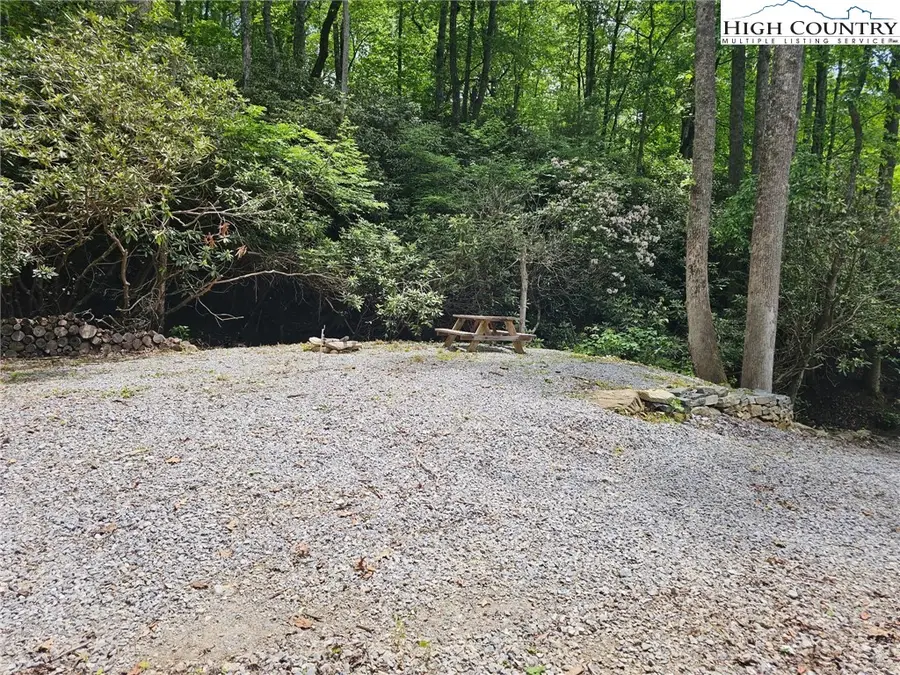476 Locust Road, Newland, NC 28657 - Image #3