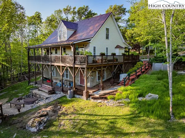 102 Wintergreen Way, Beech Mountain, NC 28604