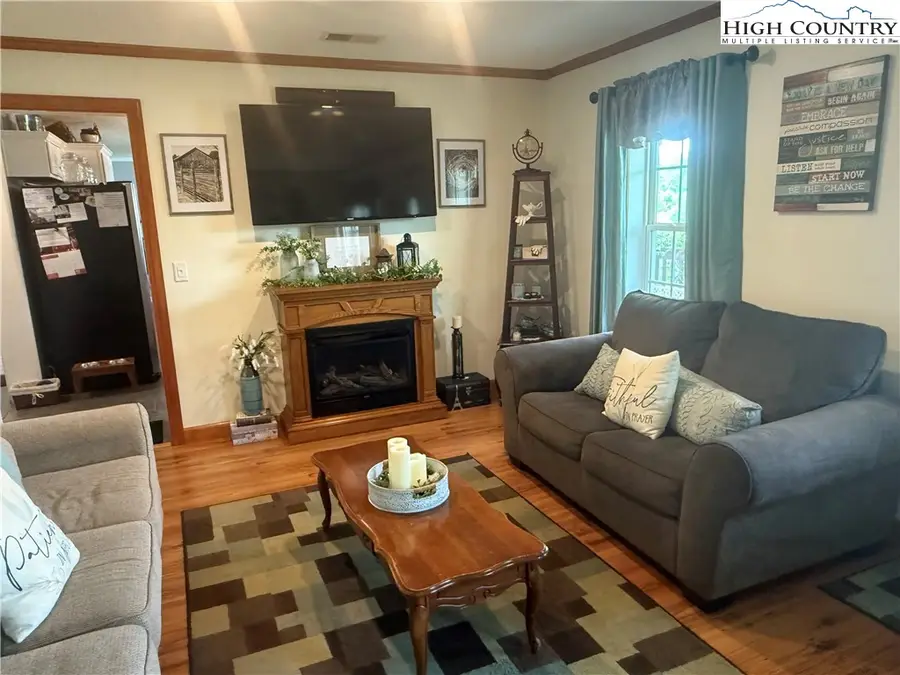 221 Old Cranberry Street, Newland, NC 28657 - Image #3